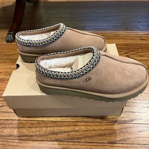 BRAND NEW IN BOX Ugg Tasman Shoes/Slippers